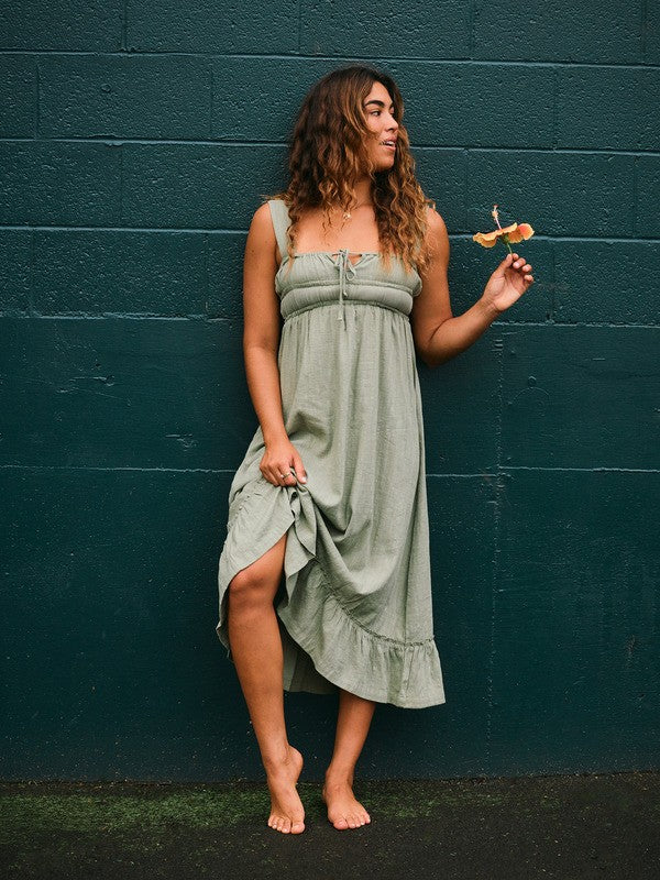 Womens Paradise Winds Flowy Midi Dress With Elastic Bodice Detailing